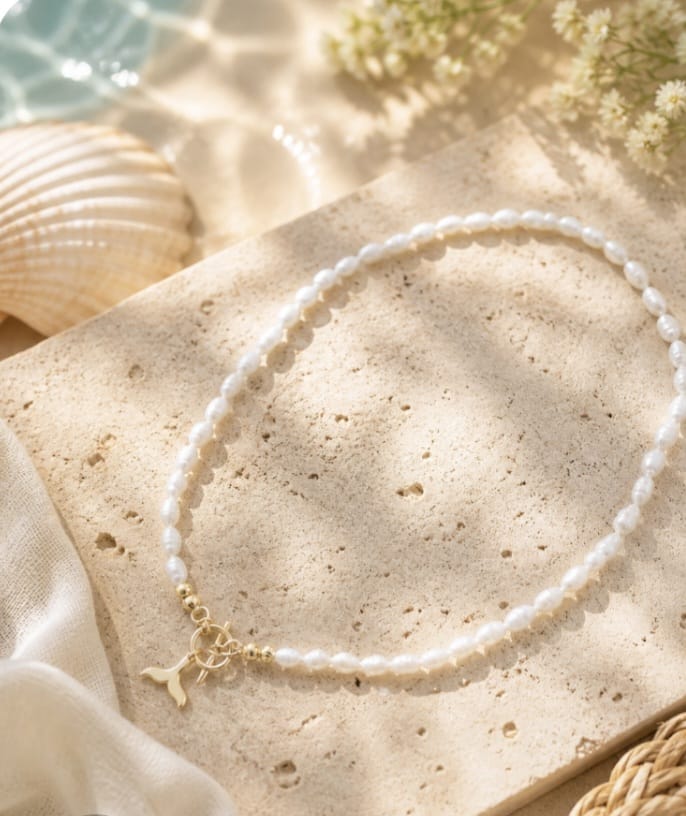 Pearl Necklace featuring 18K Beads a Fin and Front Closure